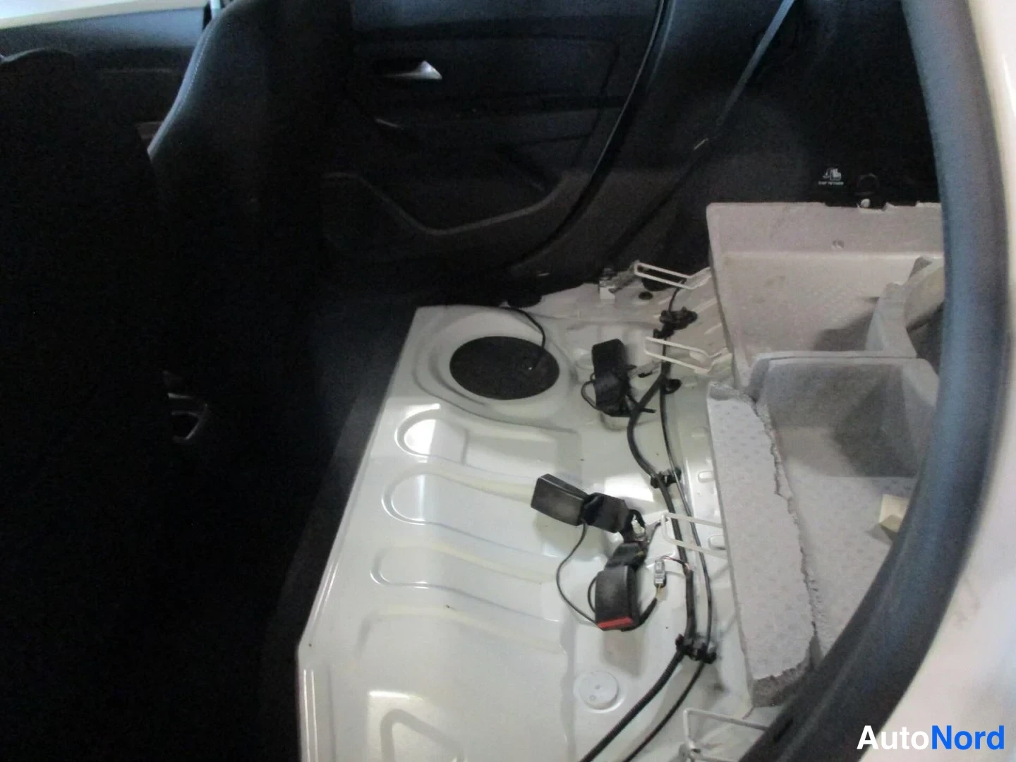 White Dacia Duster 2019, photo 6