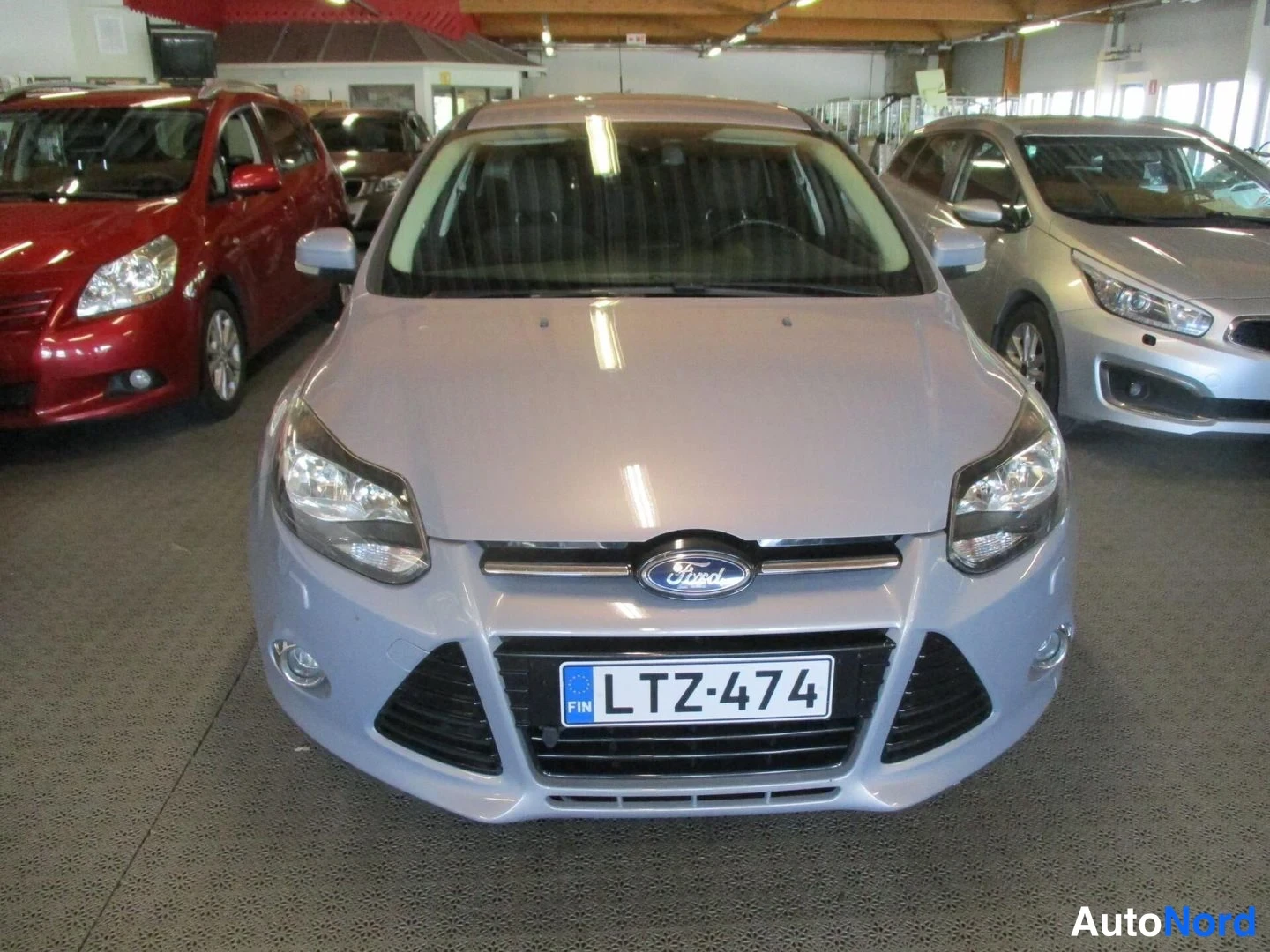 Grey Ford Focus 2013, front, photo 3