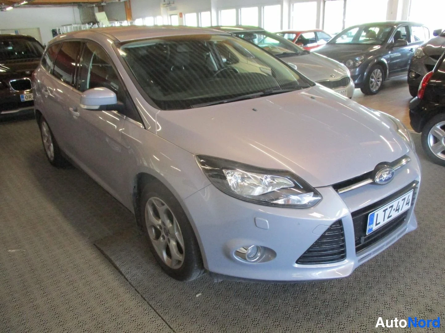 Grey Ford Focus 2013, front three-quarter, nose to the right, photo 2
