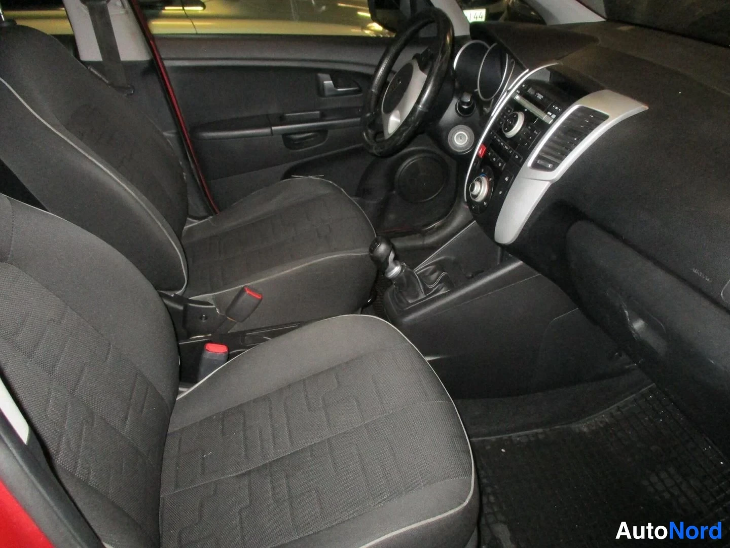 Red Kia Venga 2011, photo 13