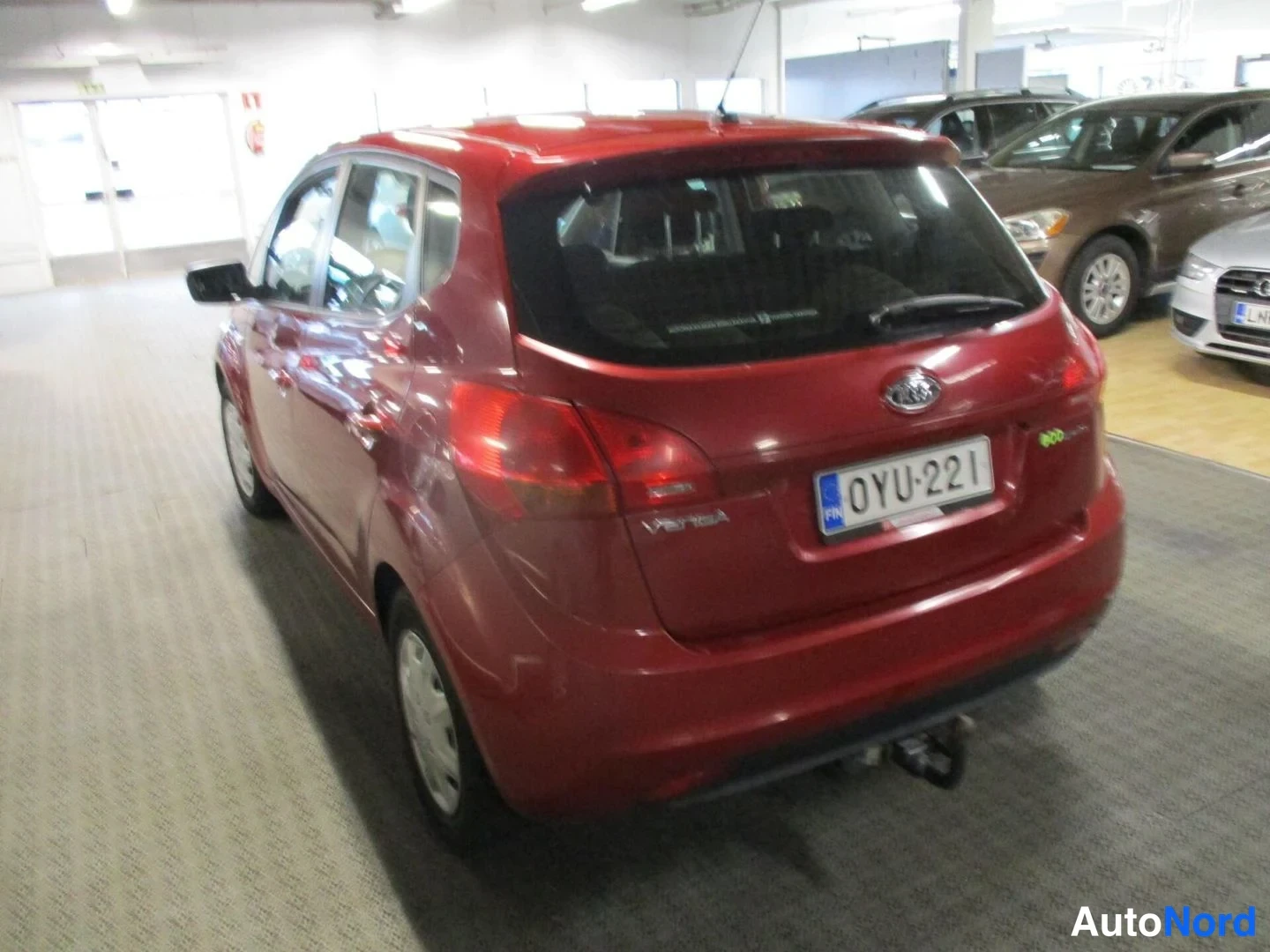 Red Kia Venga 2011, rear three-quarter, photo 7