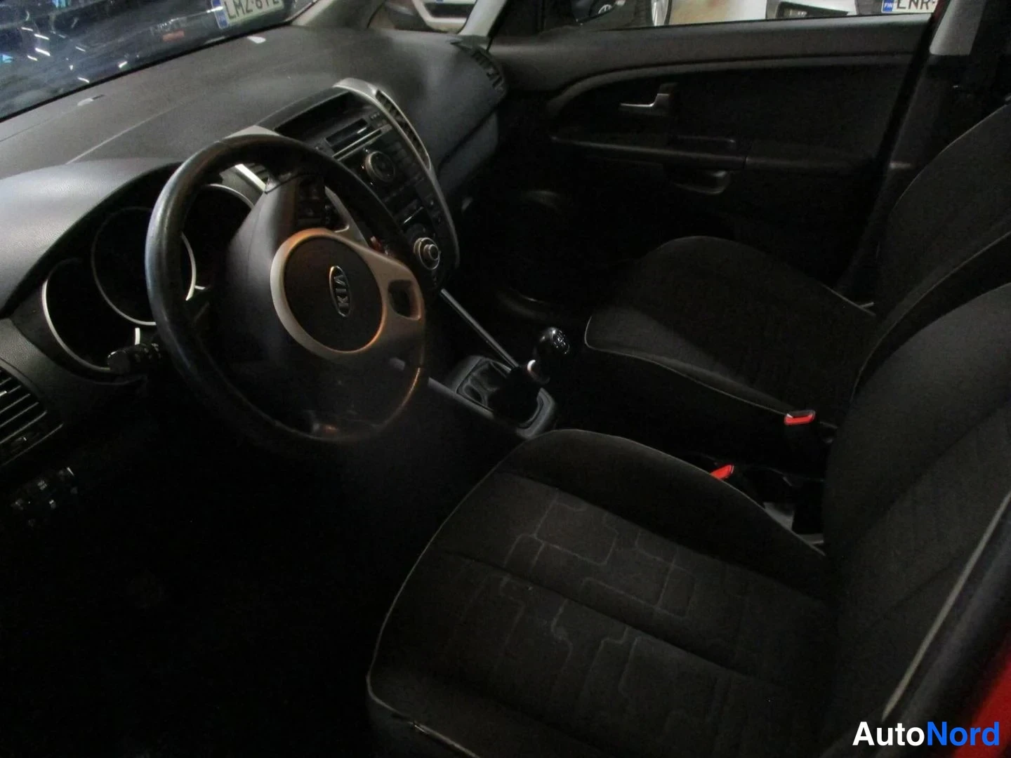 Red Kia Venga 2011, photo 10