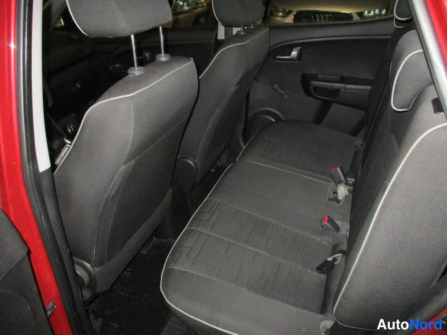 Red Kia Venga 2011, photo 11