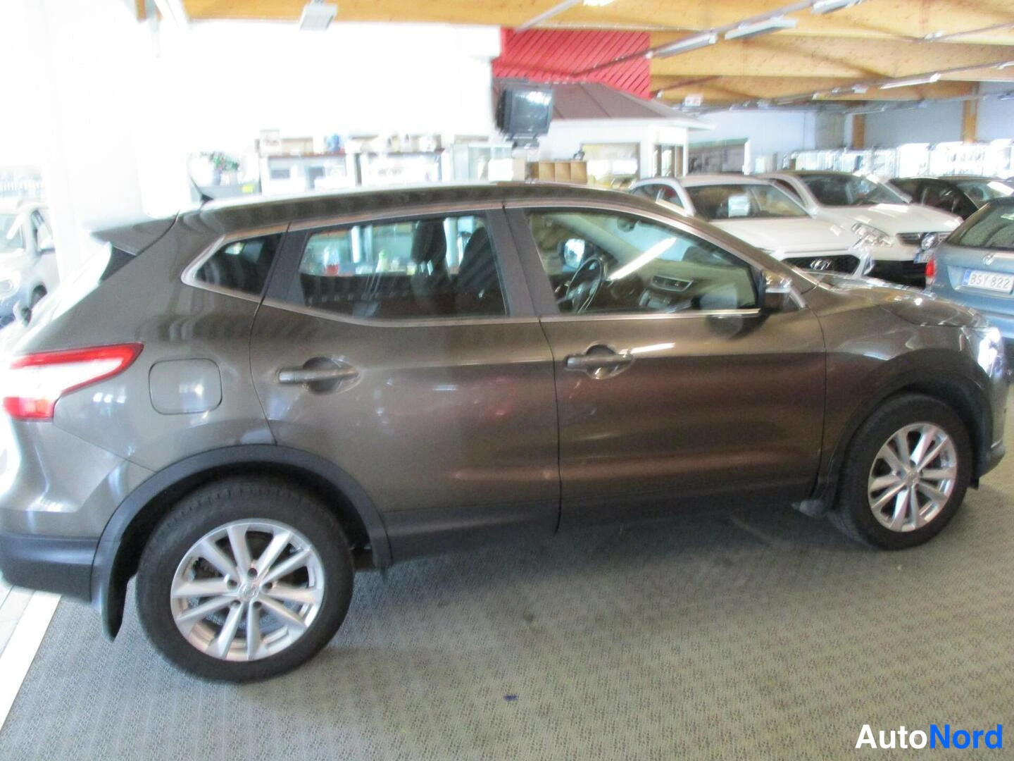 Brown Nissan Qashqai 2014, rear three-quarter, photo 5