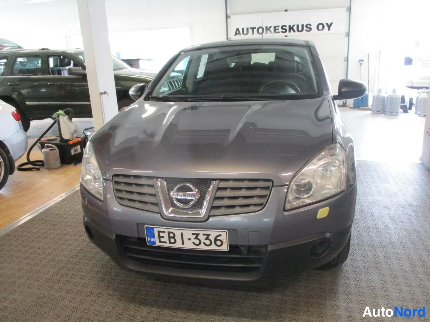 Silver Nissan Qashqai 2008, front, photo 3