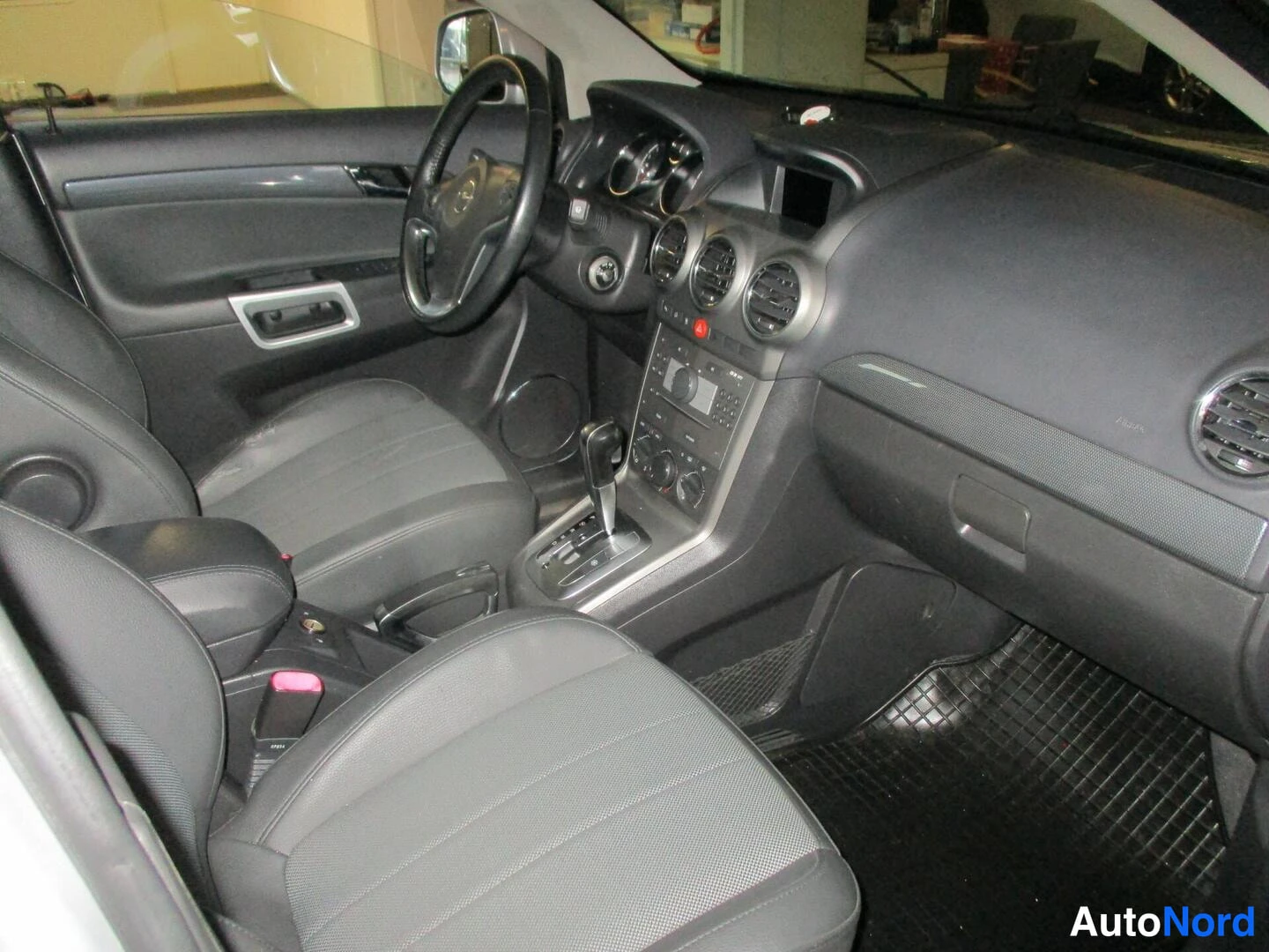 Silver Opel Antara 2009, photo 12