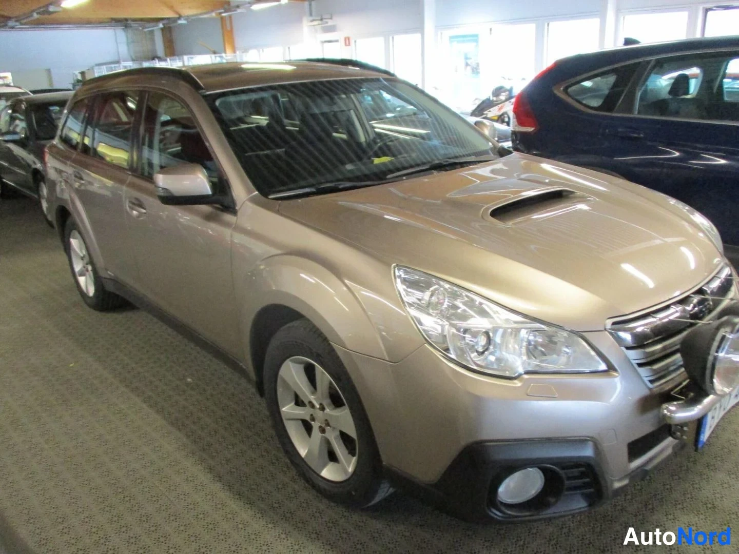 Brown Subaru Legacy 2015, front three-quarter, nose to the right, photo 2
