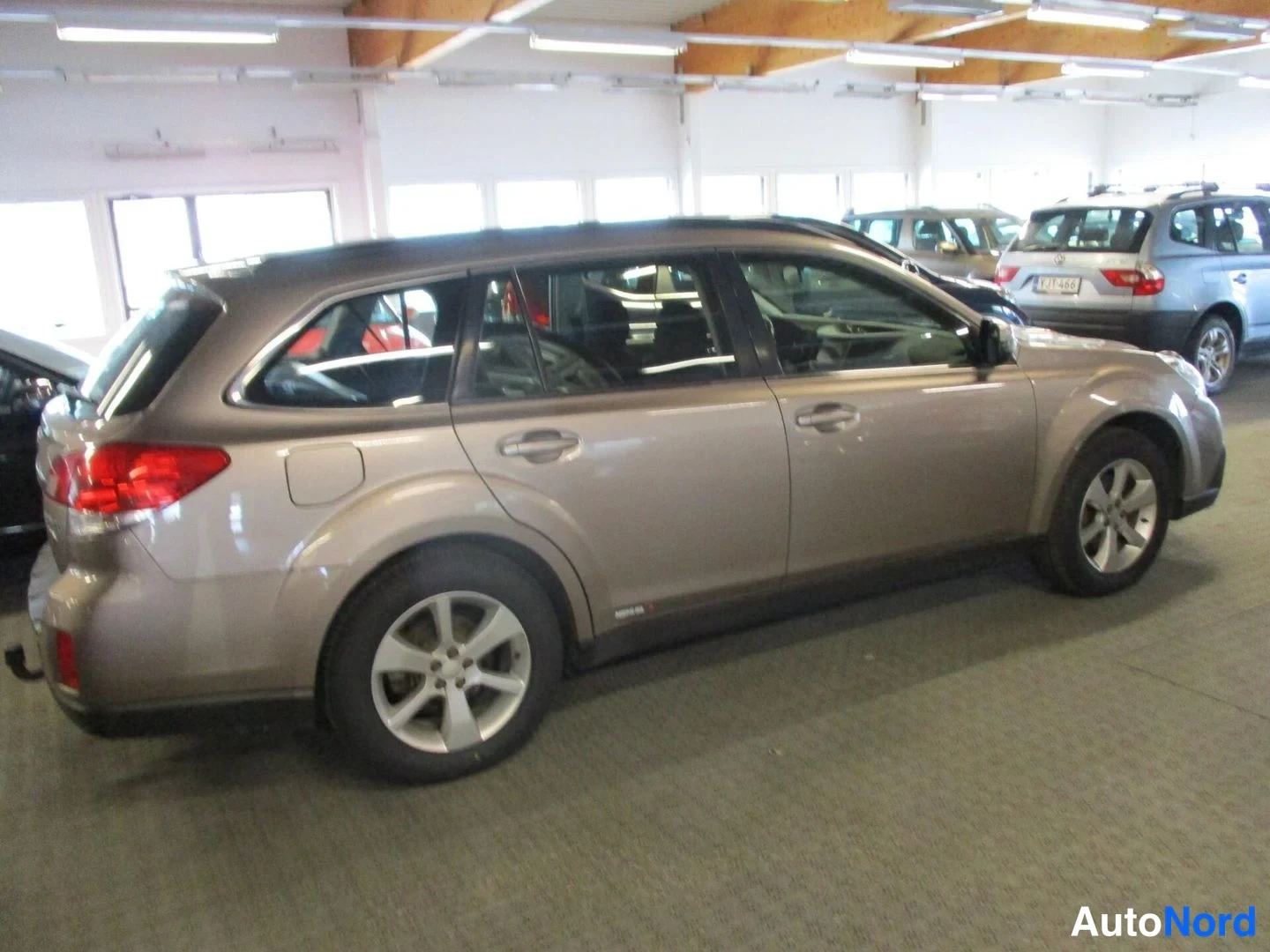 Brown Subaru Legacy 2015, rear three-quarter, photo 4
