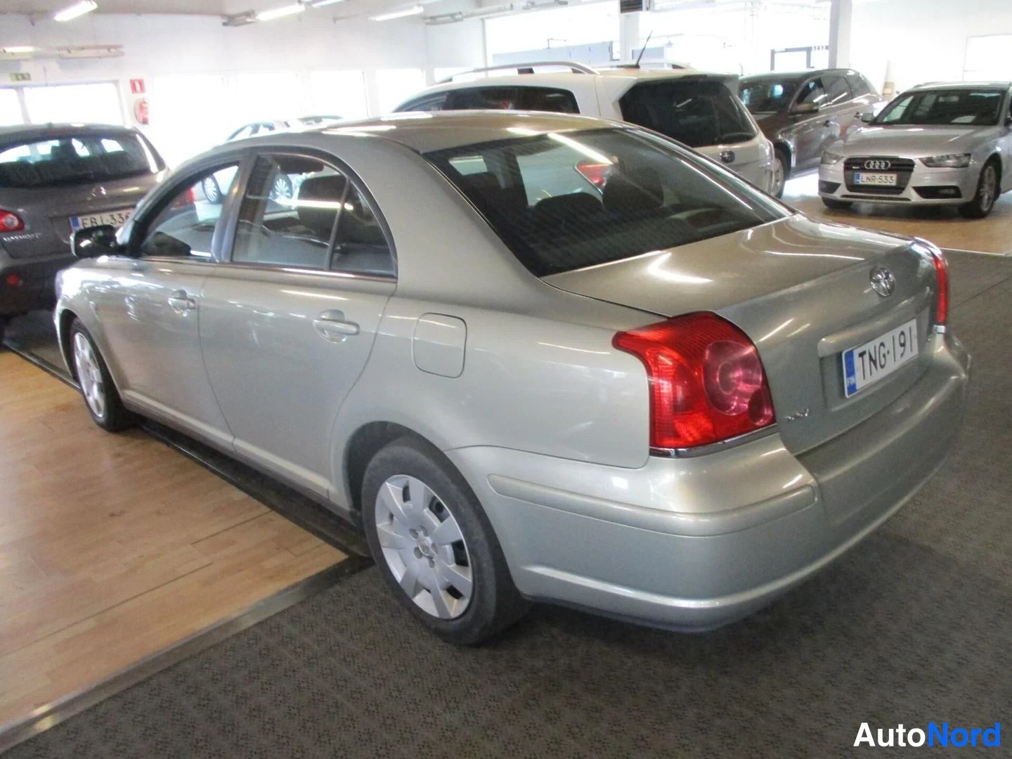 Green Toyota Avensis 2004, rear three-quarter, photo 3