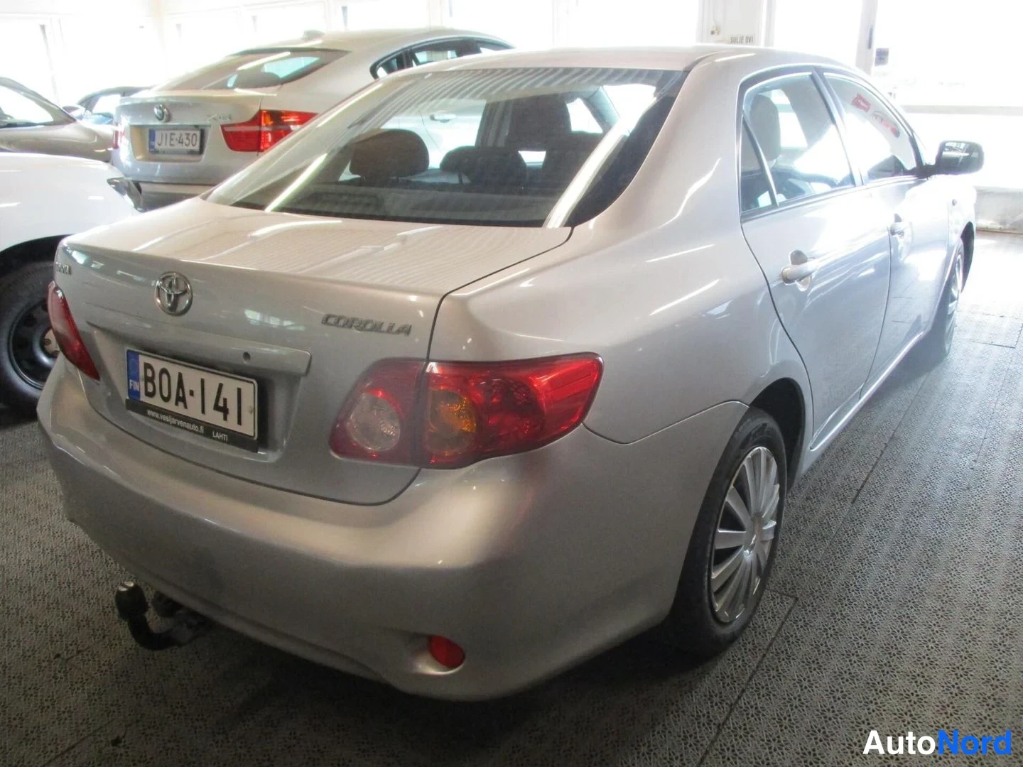 Silver Toyota Corolla 2010, rear three-quarter, photo 4