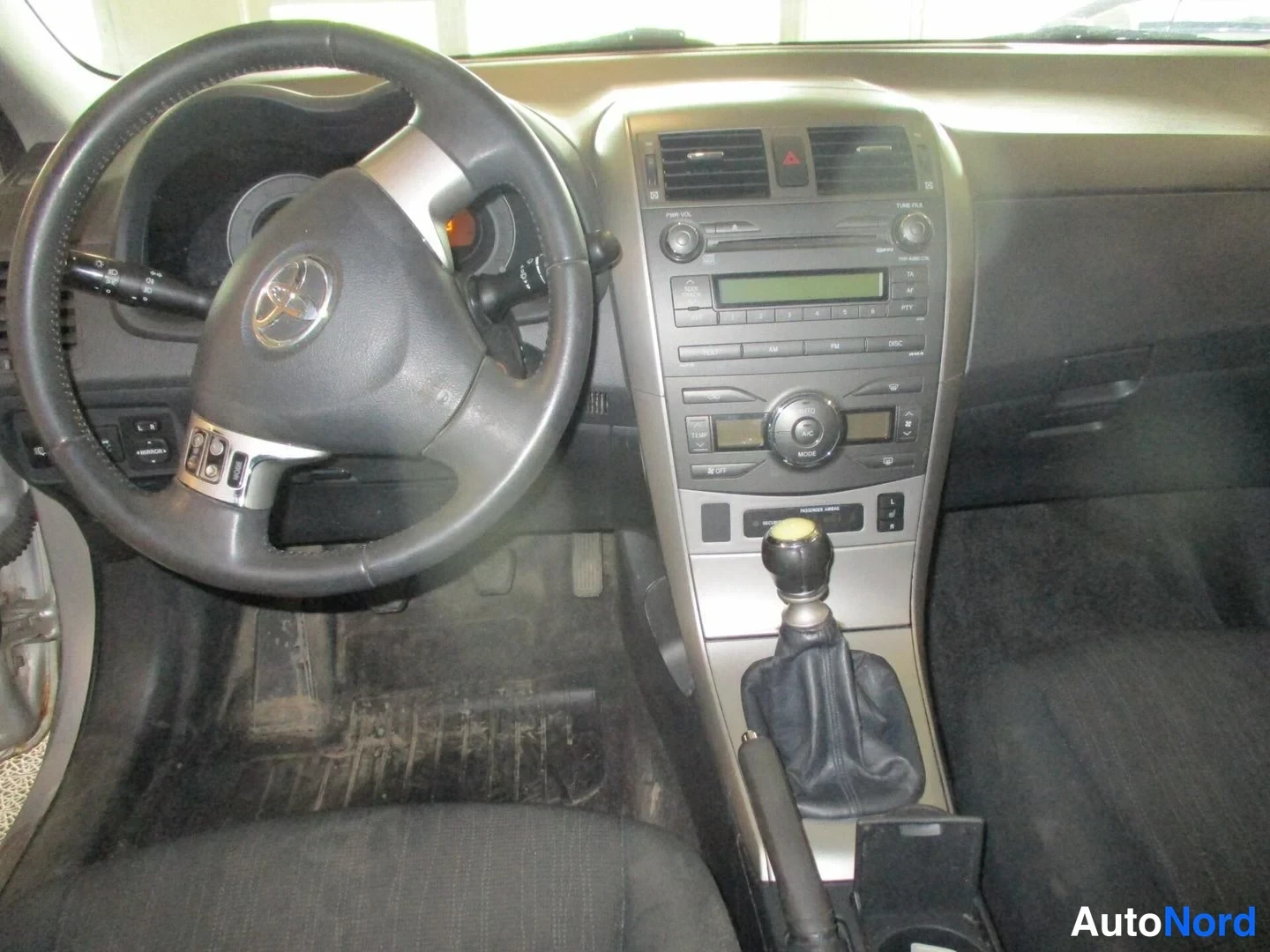 Silver Toyota Corolla 2010, photo 9