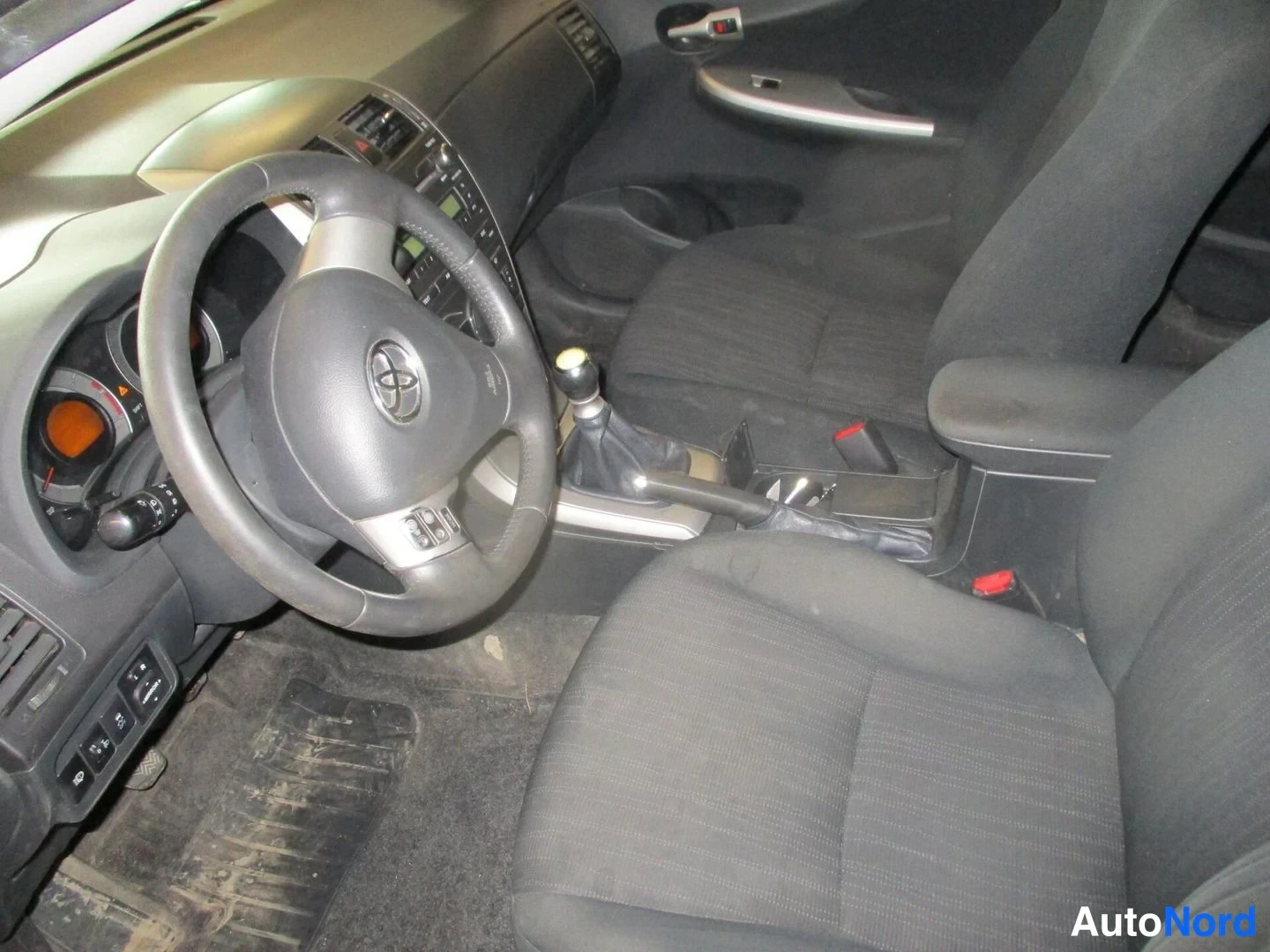 Silver Toyota Corolla 2010, photo 10