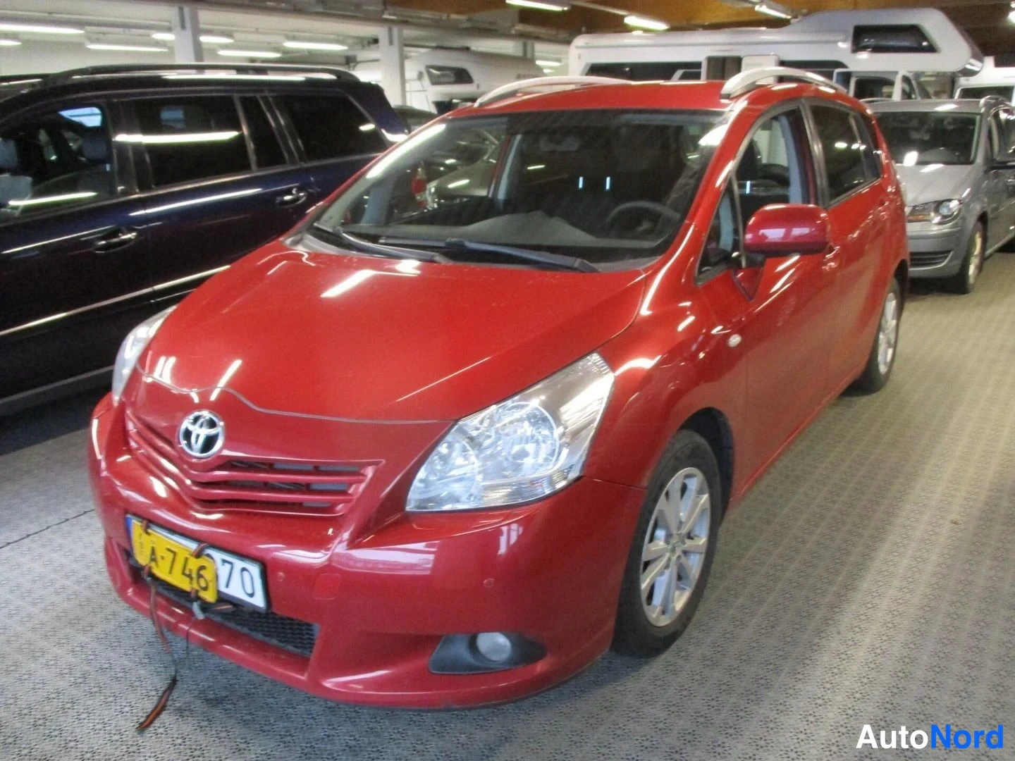 Red Toyota Verso 2012, photo 6