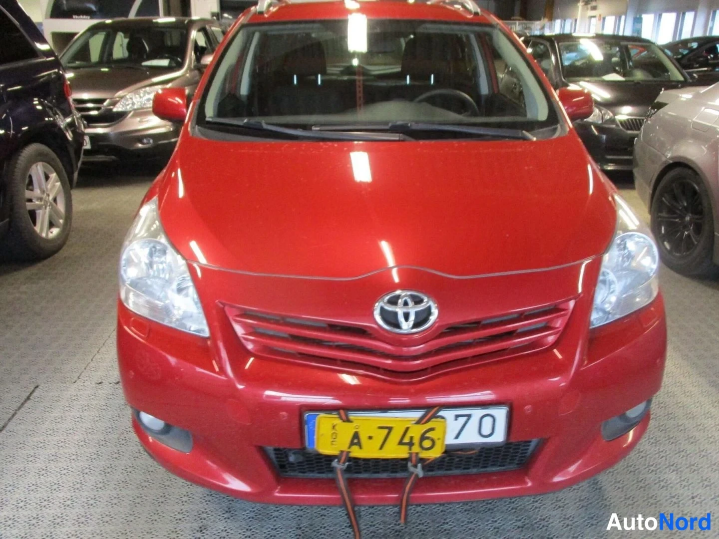 Red Toyota Verso 2012, photo 7