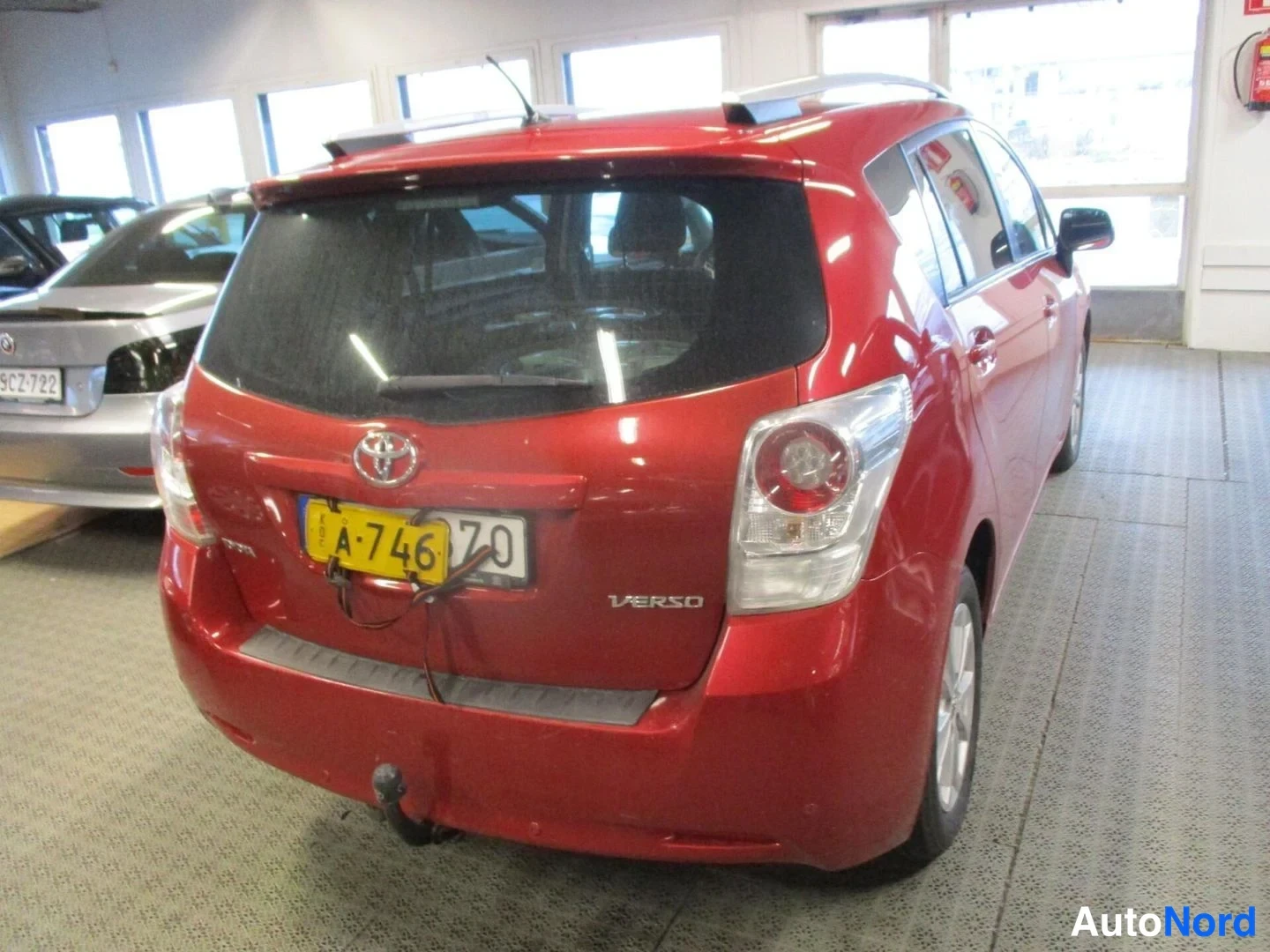 Red Toyota Verso 2012, rear three-quarter, photo 3