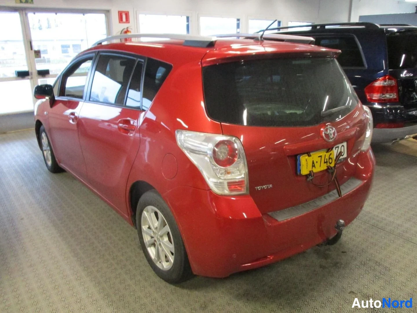 Red Toyota Verso 2012, rear three-quarter, photo 4