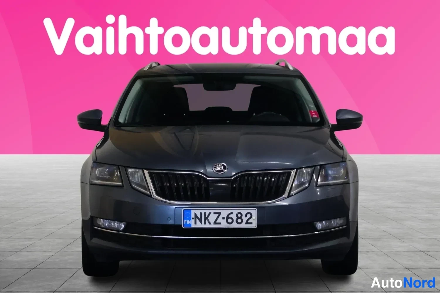 Harmaa Skoda Octavia 2018, edestä, kuva 4