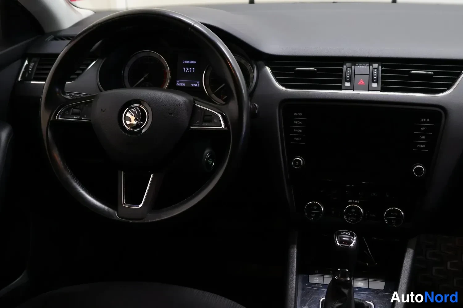 Harmaa Skoda Octavia 2018, kuva 12