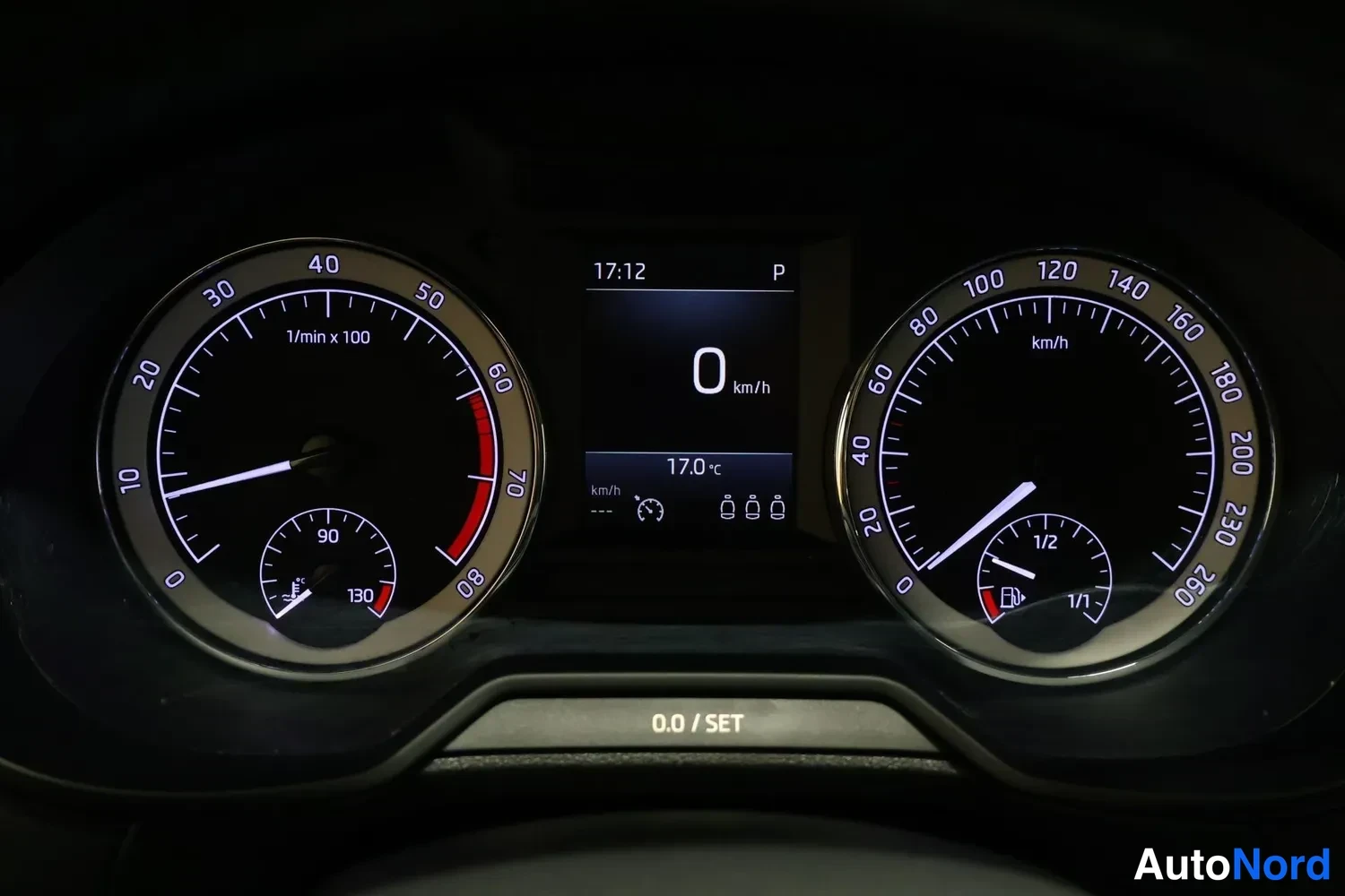 Harmaa Skoda Octavia 2018, kuva 13