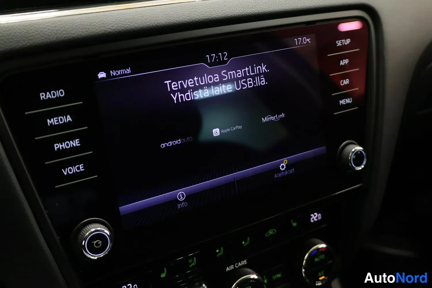 Harmaa Skoda Octavia 2018, kuva 16