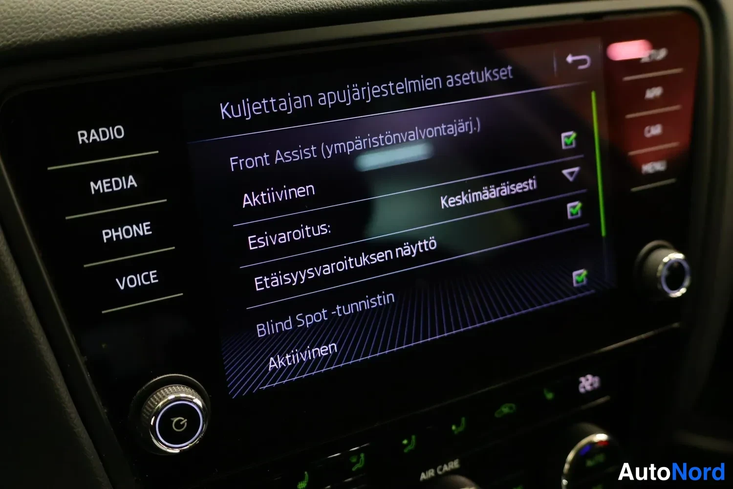 Harmaa Skoda Octavia 2018, kuva 17