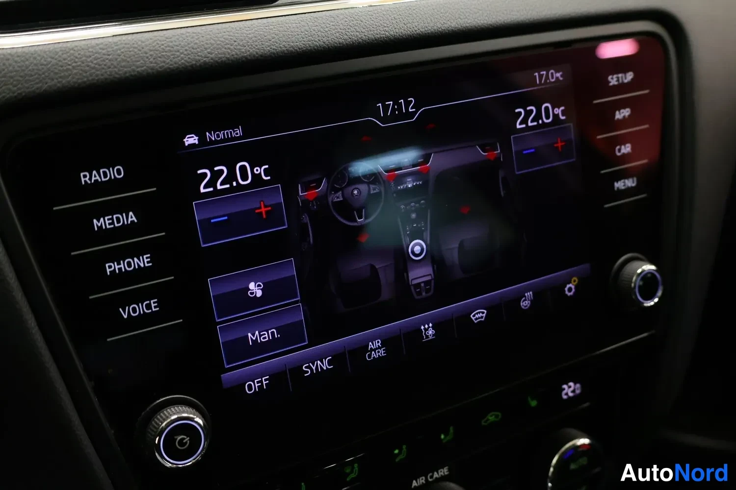 Harmaa Skoda Octavia 2018, kuva 18