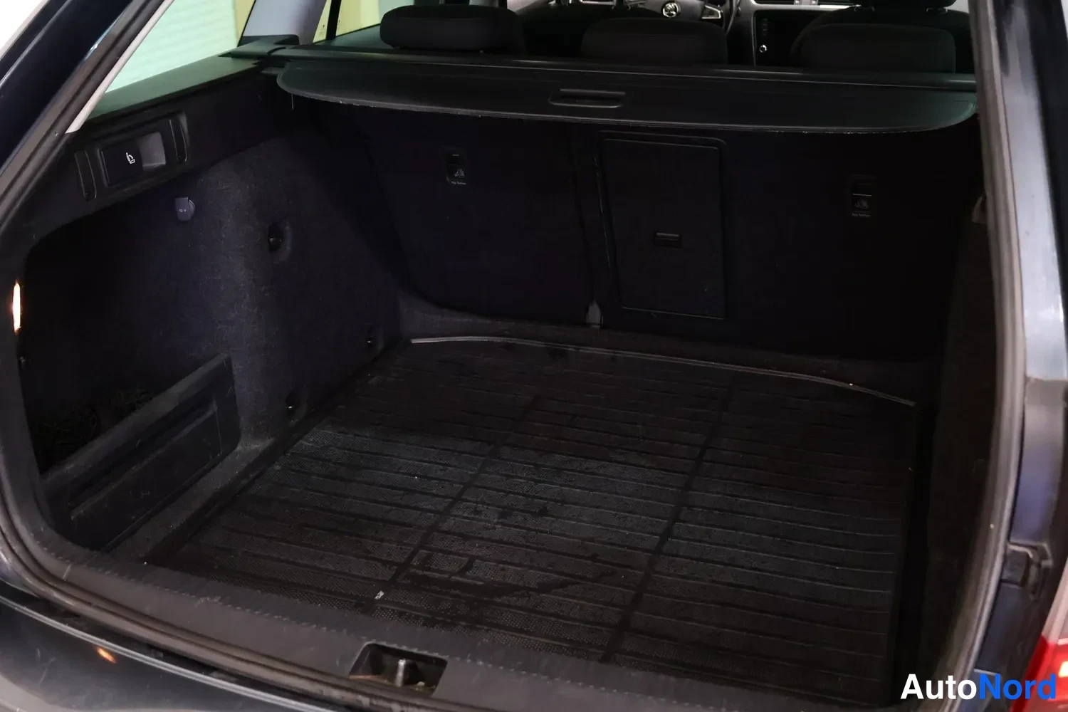 Harmaa Skoda Octavia 2018, kuva 30
