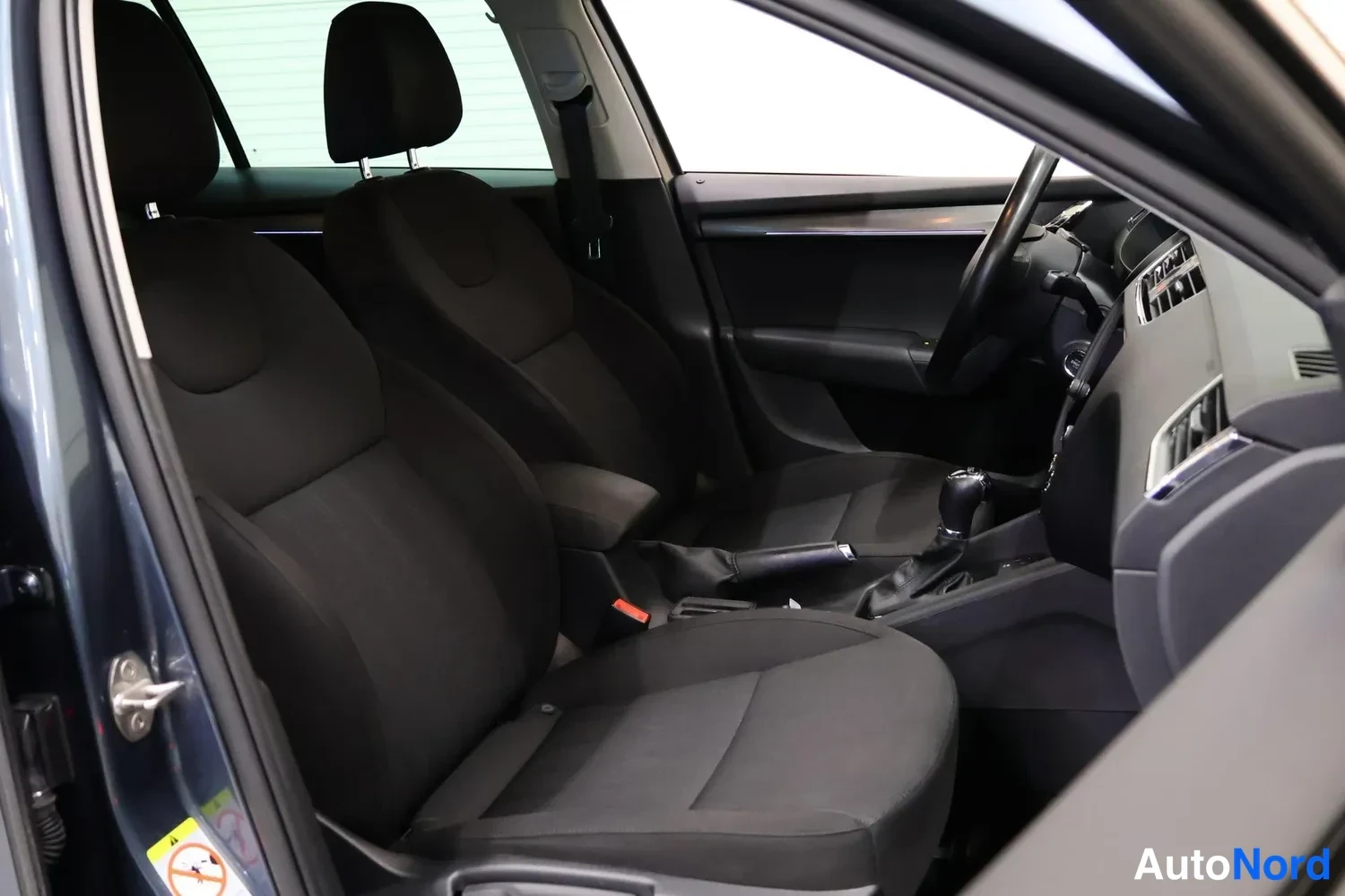 Harmaa Skoda Octavia 2018, kuva 9