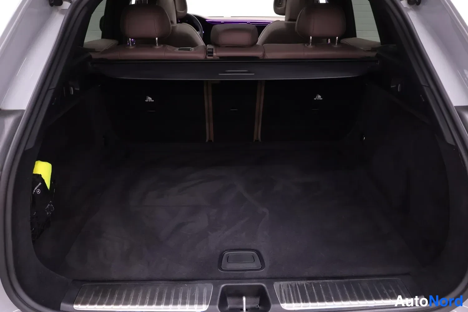 Harmaa Mercedes-Benz EQE SUV 2023, kuva 19