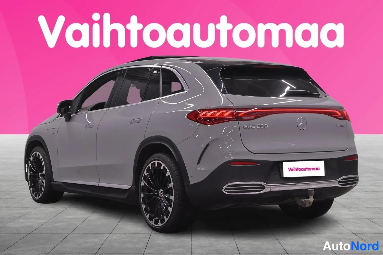 Harmaa Mercedes-Benz EQE SUV 2023, takaviisto, kuva 3