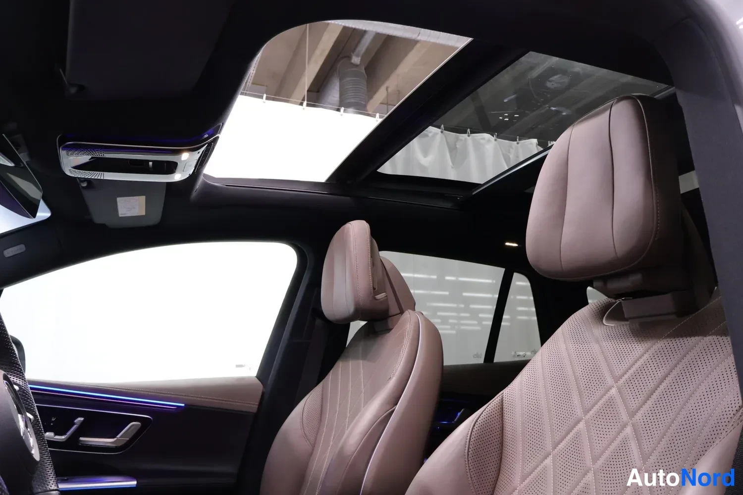 Harmaa Mercedes-Benz EQE SUV 2023, kuva 10