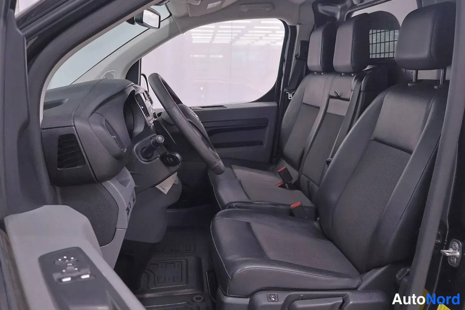 Musta Toyota Proace 2020, kuva 12