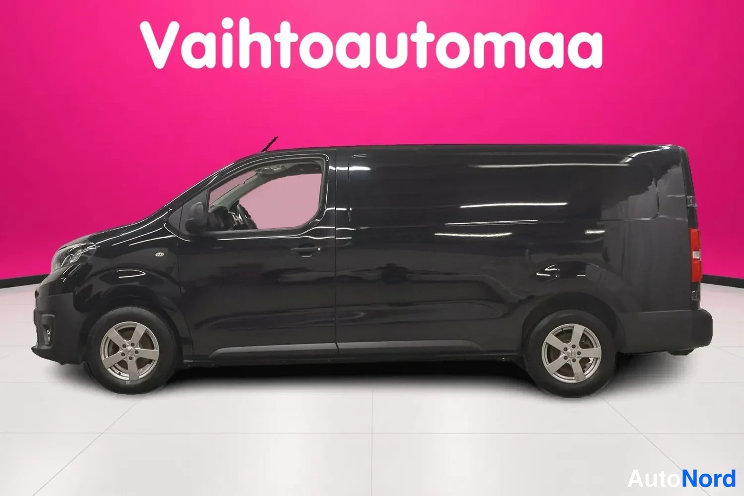 Musta Toyota Proace 2020, sivulta, kuva 5