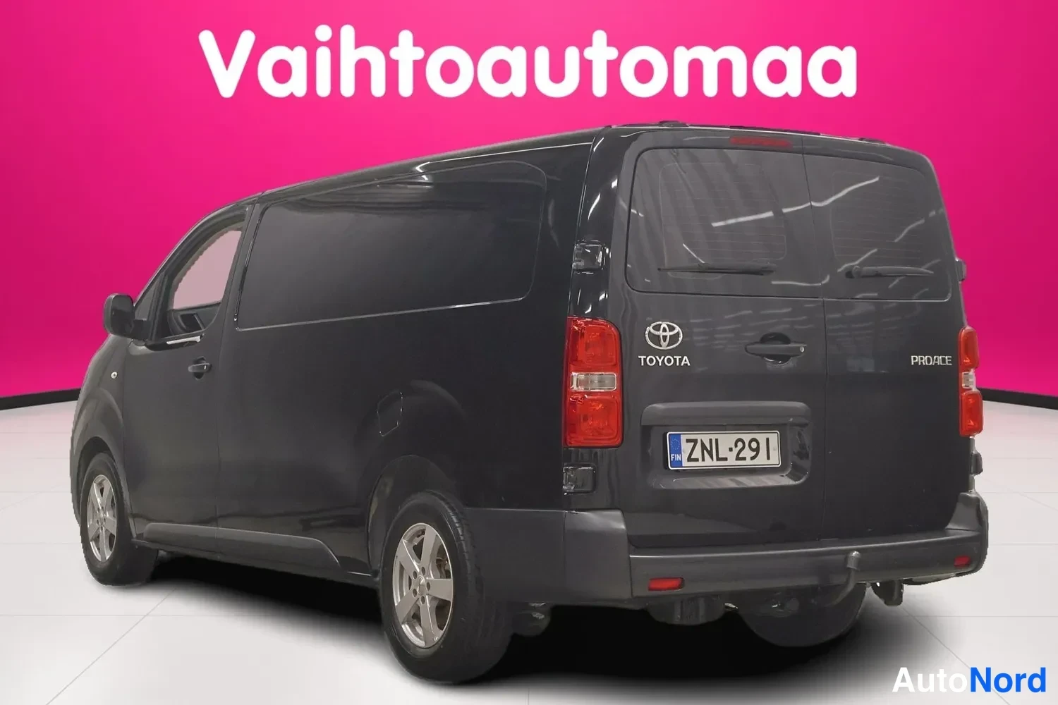 Musta Toyota Proace 2020, takaviisto, kuva 6