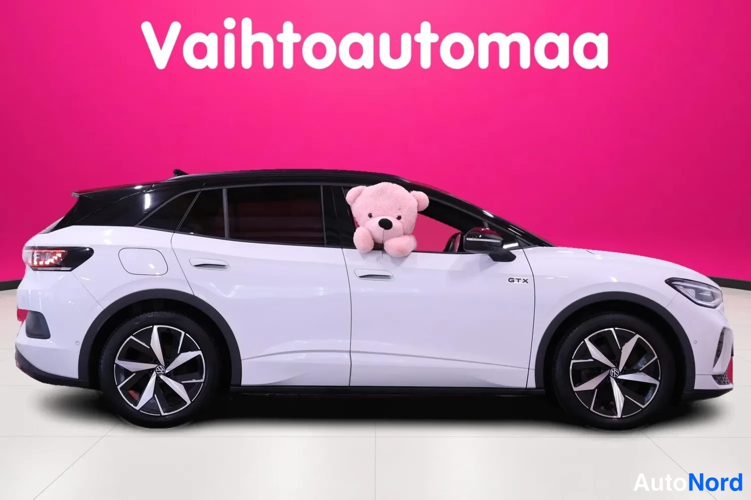Valkoinen Volkswagen ID.4 GTX 2023, takaviisto, kuva 4