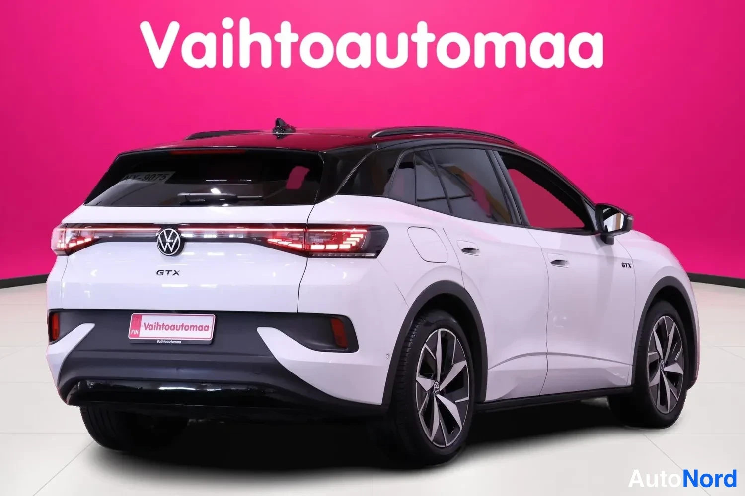 Valkoinen Volkswagen ID.4 GTX 2023, takaviisto, kuva 5