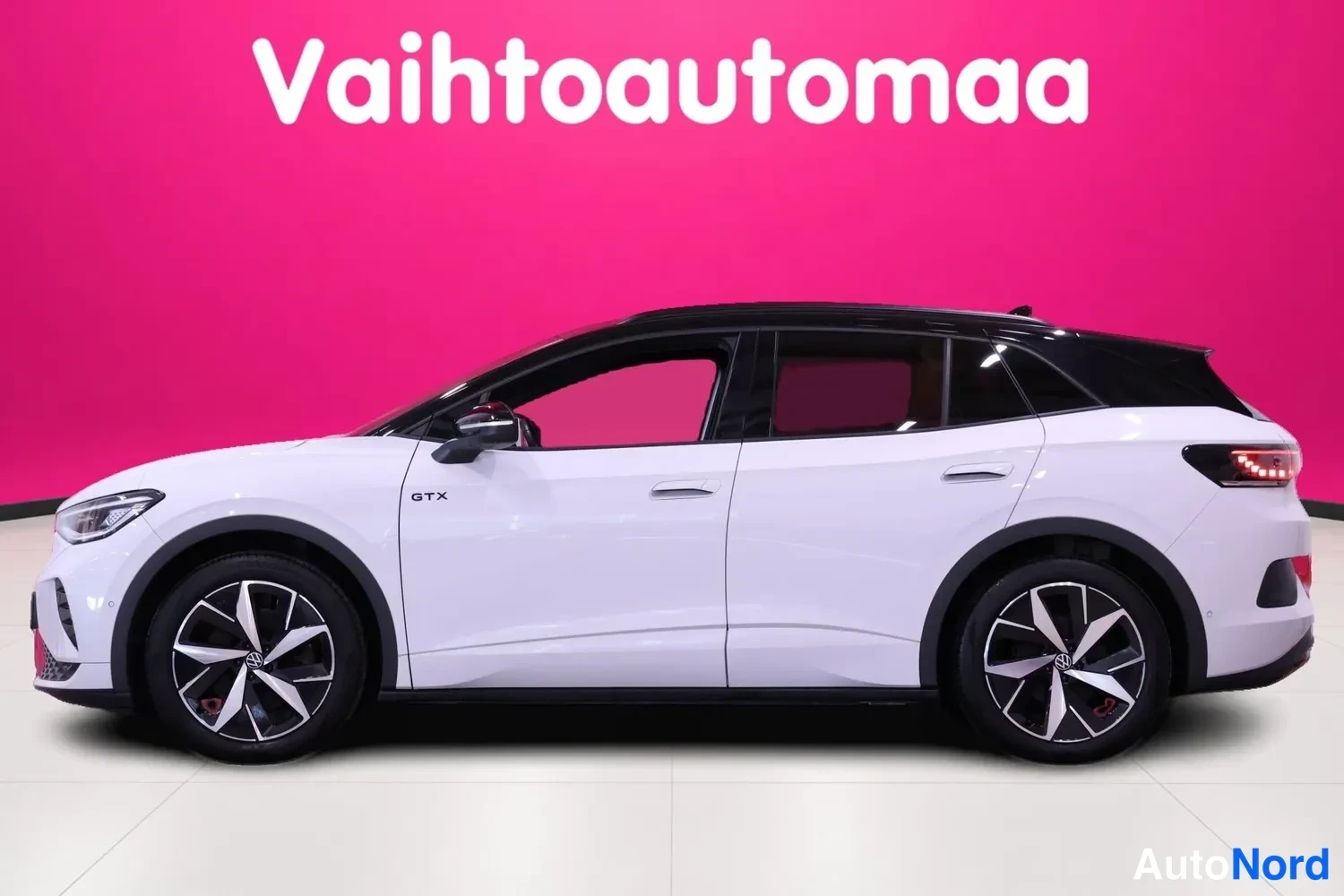 Valkoinen Volkswagen ID.4 GTX 2023, etuviisto, keula vasemmalle, kuva 2