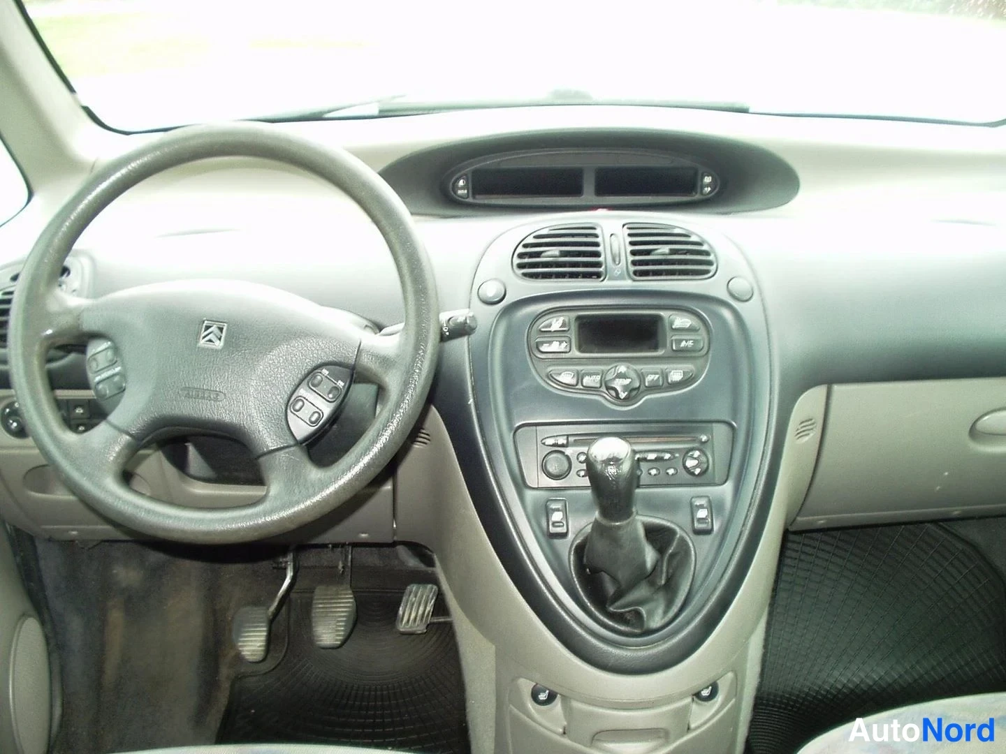 Vihreä Citroen Xsara Picasso 2002, kuva 10