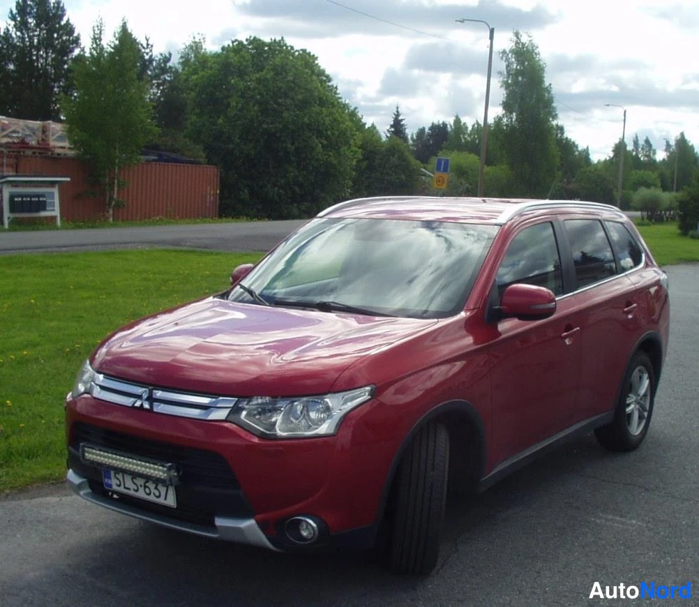 Mitsubishi Outlander 2,2 DI-D Intense AT 4WD 2015