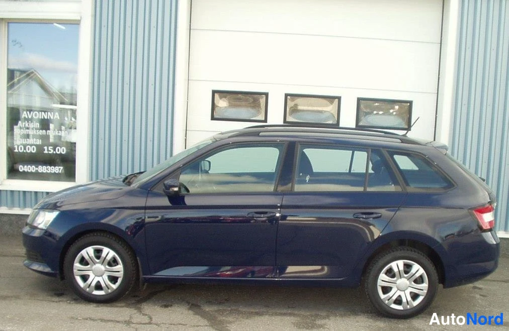 Sininen Skoda Fabia 2016, sivulta, kuva 5