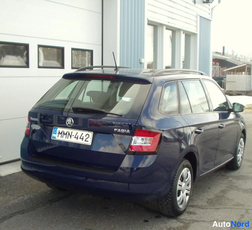 Sininen Skoda Fabia 2016, takaviisto, kuva 9