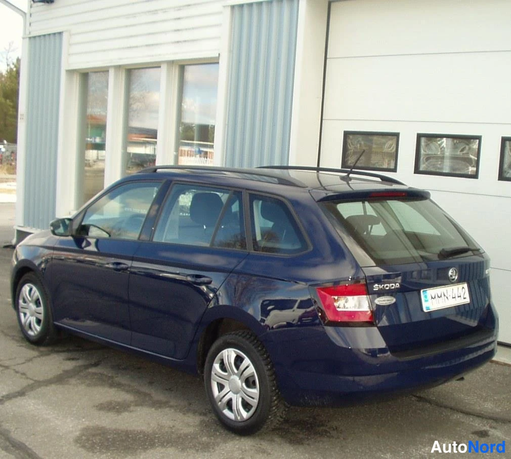 Sininen Skoda Fabia 2016, takaviisto, kuva 8
