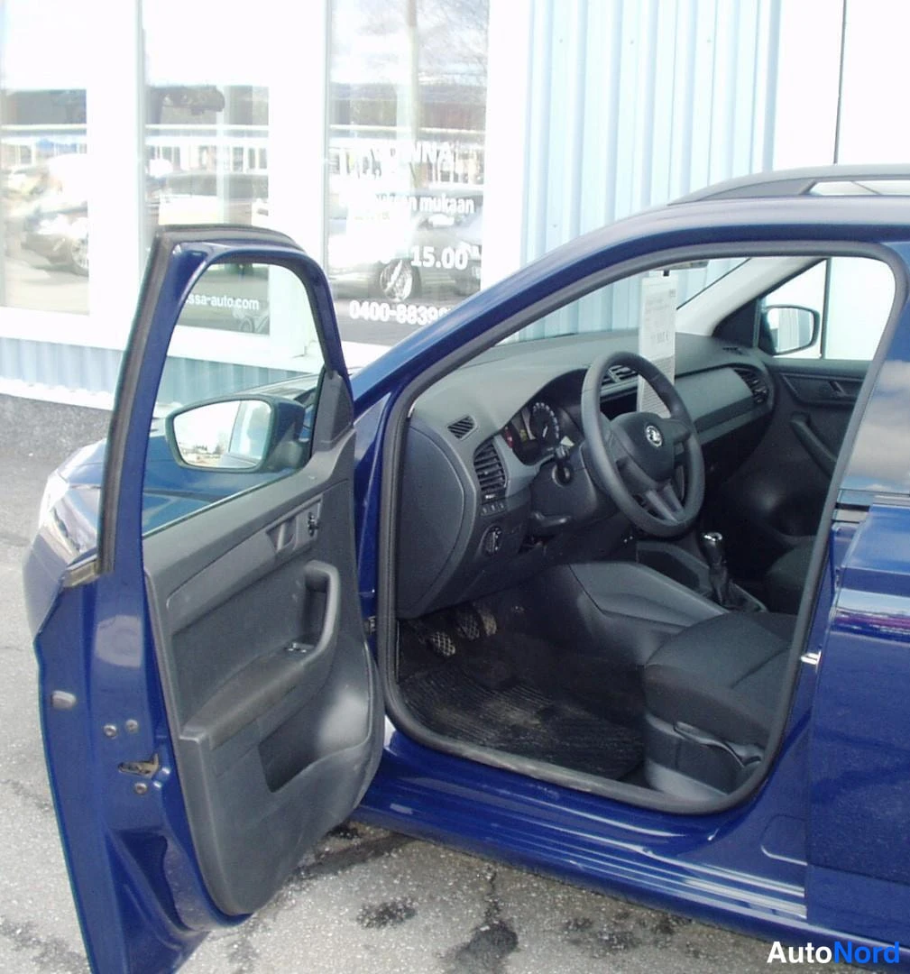Sininen Skoda Fabia 2016, kuva 12
