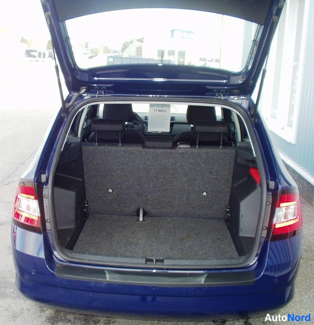 Sininen Skoda Fabia 2016, takaa, kuva 11