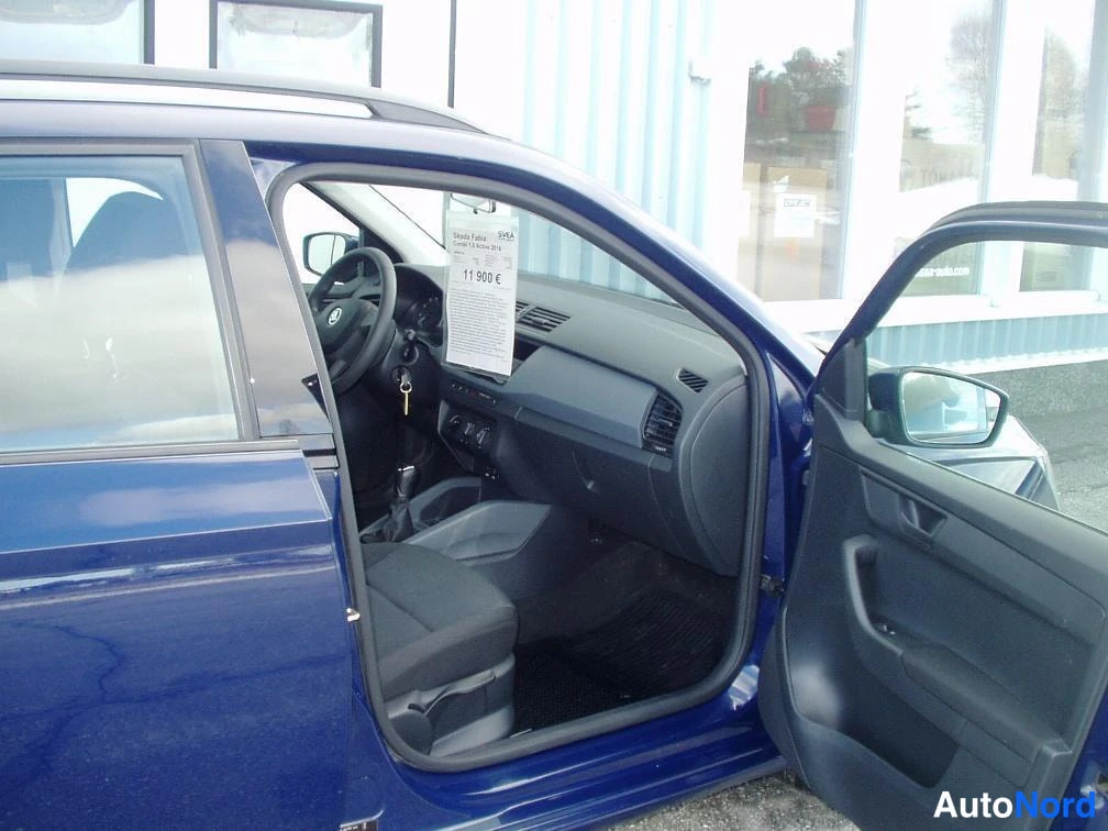 Sininen Skoda Fabia 2016, sivulta, kuva 7