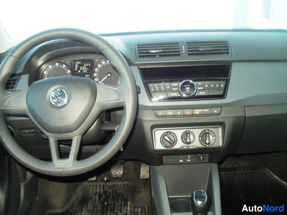 Sininen Skoda Fabia 2016, kuva 13