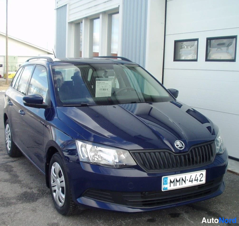 Sininen Skoda Fabia 2016, etuviisto, keula oikealle, kuva 2