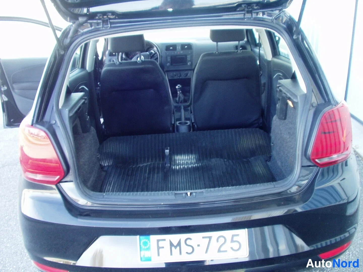 Musta Volkswagen Polo 2017, takaa, kuva 8
