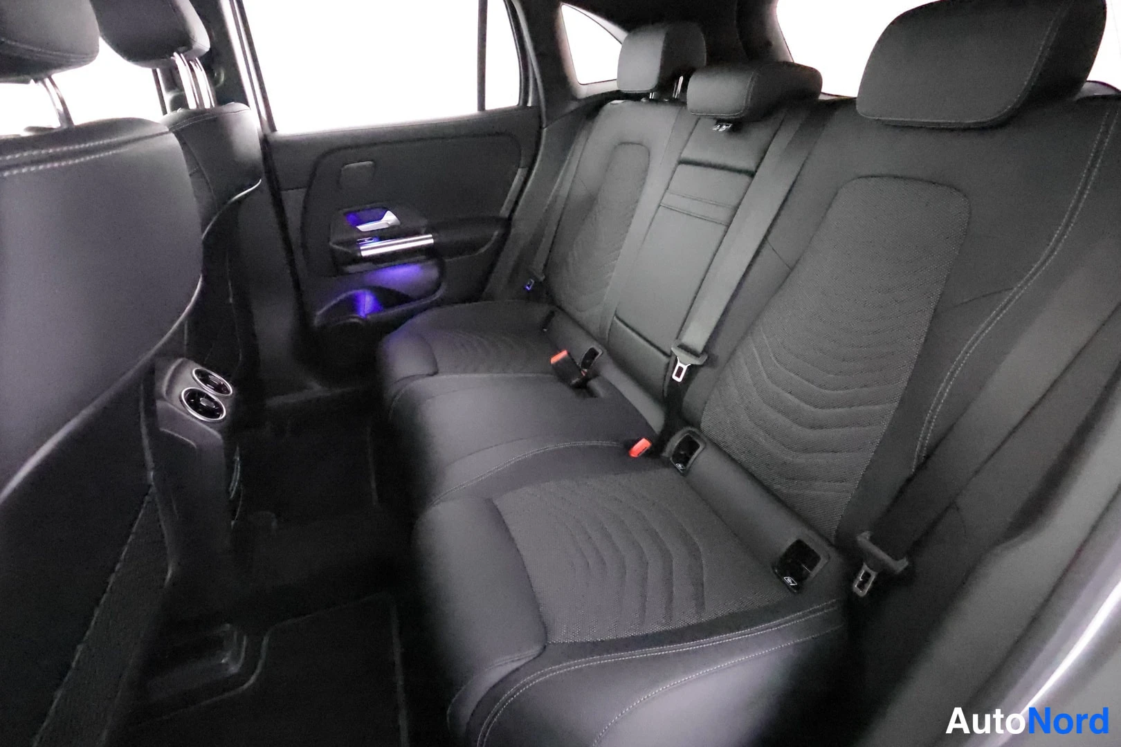 Vihreä Mercedes-Benz EQA 250 2025, kuva 15