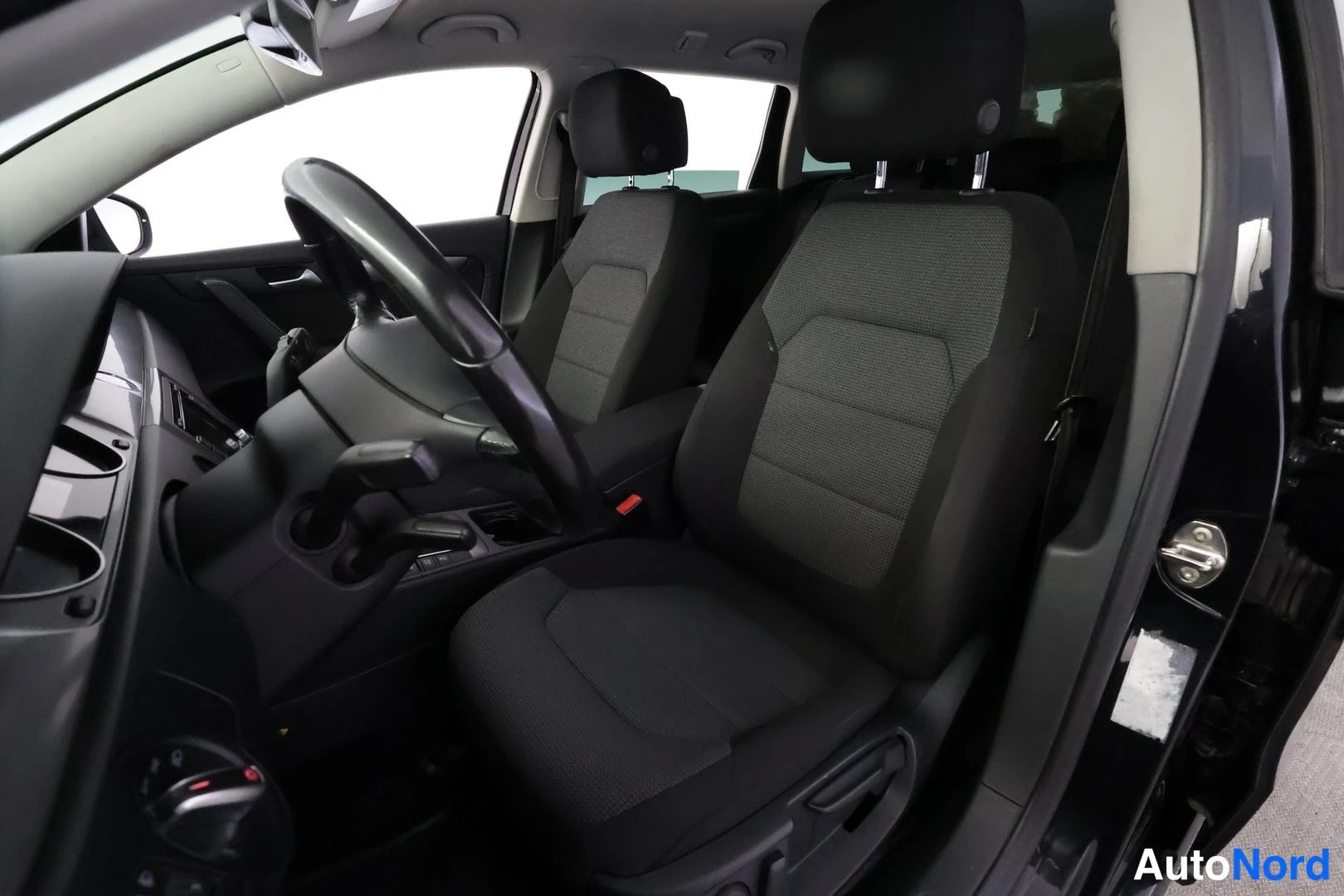 Musta Volkswagen Passat Variant 2014, kuva 12